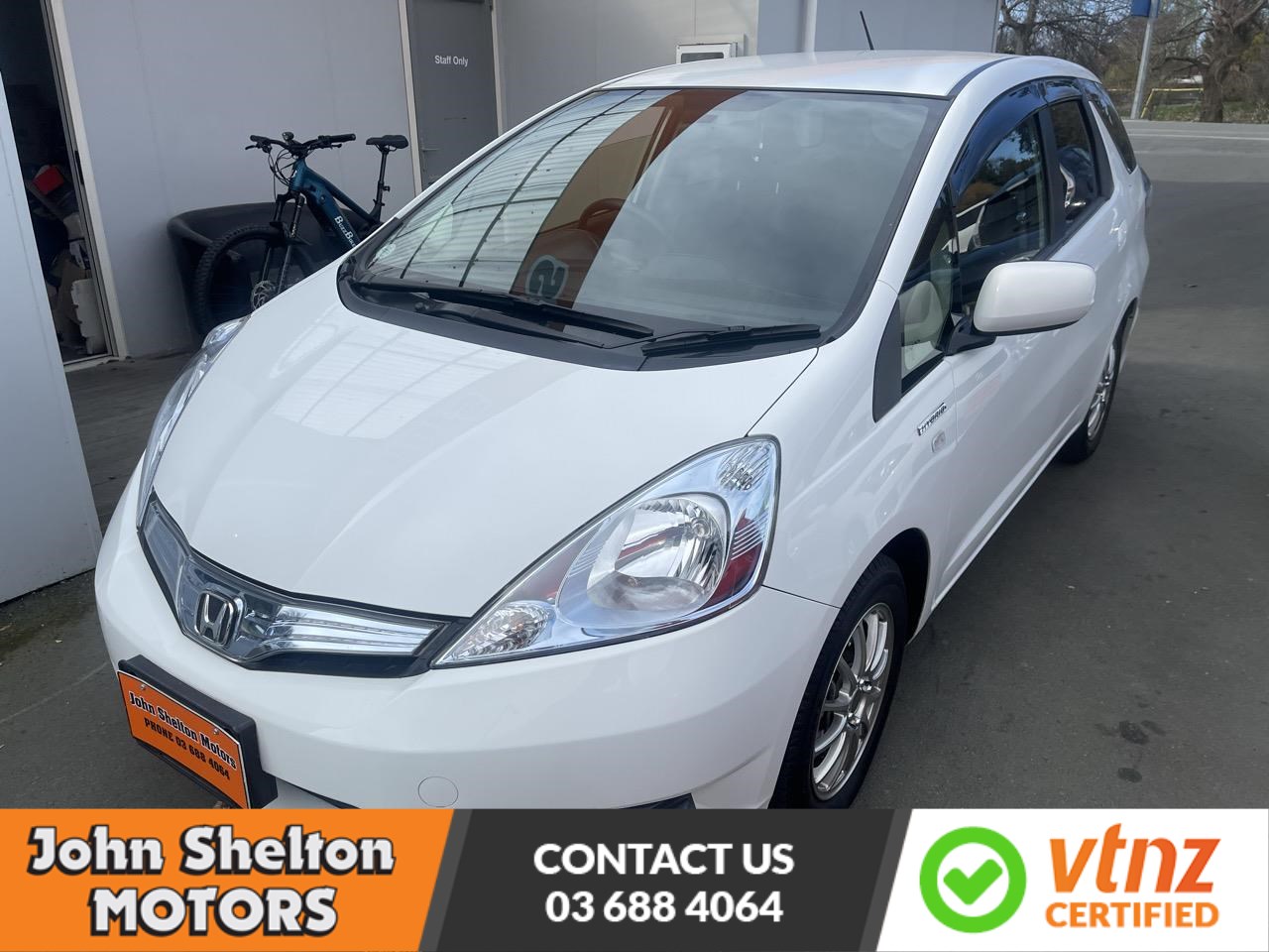 2013 Honda Fit Hybrid shuttle wagon