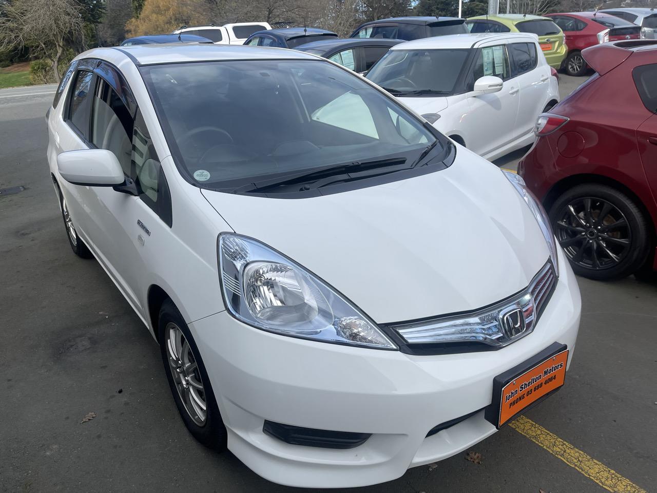 2013 Honda Fit Hybrid shuttle wagon