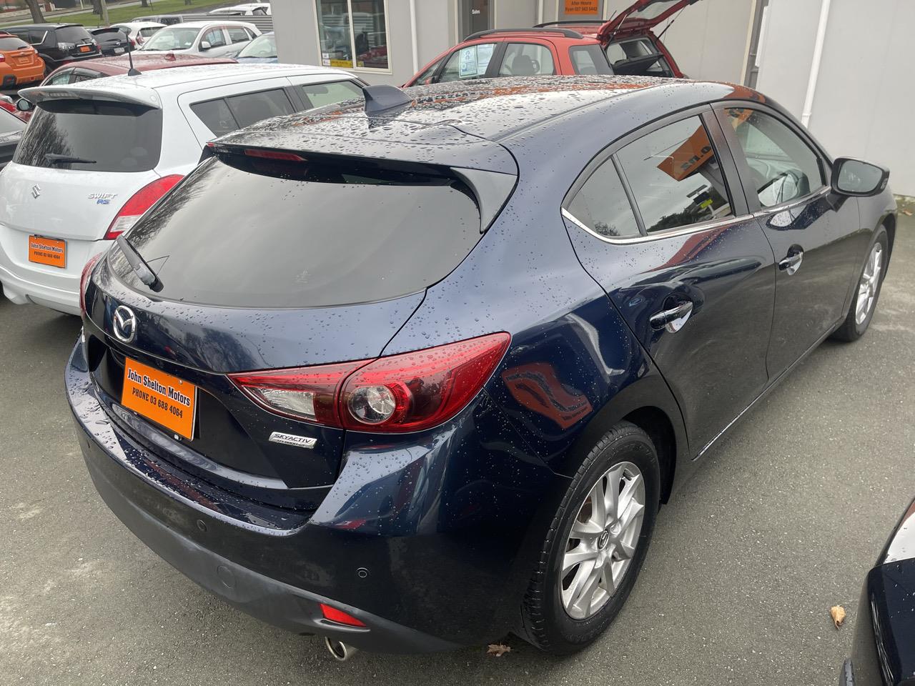 2014 Mazda axela